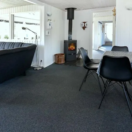 12 Person In Hadsund *