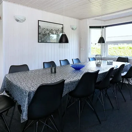 Five-Bedroom Holiday home in Hadsund 1 * Nørre Hurup