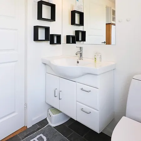 Five-Bedroom Holiday home in Hadsund 1 Vakantiehuis *