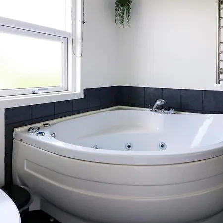 Five-Bedroom Holiday home in Hadsund 1 * Nørre Hurup