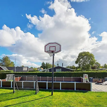 Five-Bedroom Holiday home in Hadsund 1 Vakantiehuis
